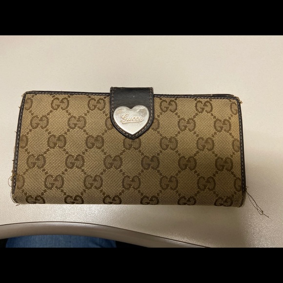 Authentic Vintage Gucci Wallet - Picture 1 of 8